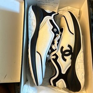 Chanel sneakers size 41 (white&black)